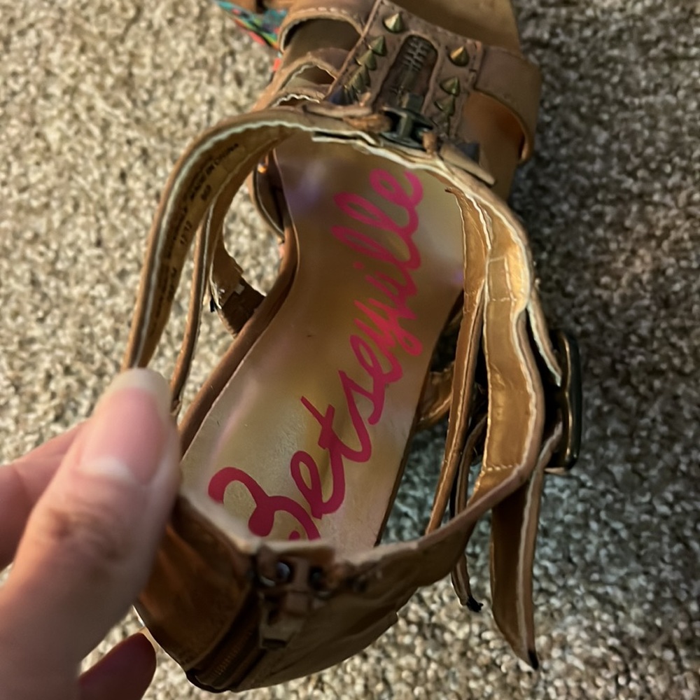 Betsyville Colorful Spike Wedges (Rare) - Picture 3 of 9